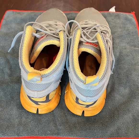 Nike Free Run 2 Sneakerboot Pale Grey Laser Orange 616744-002 size 12 - Picture 4 of 9